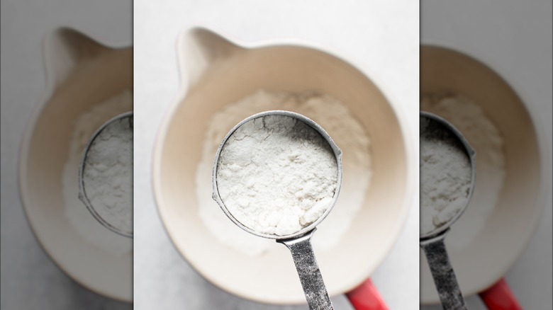 Measuring cup with flour