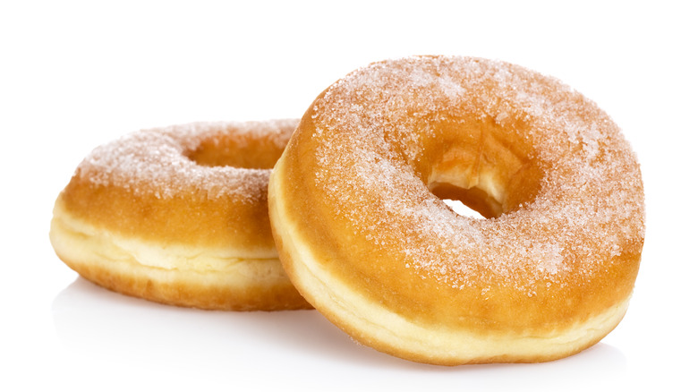 donuts with powdered sugar