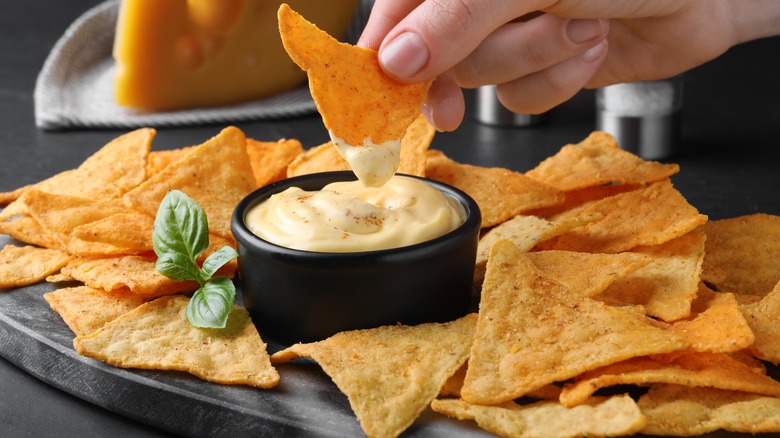 nachos with queso