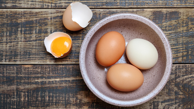 chicken eggs in bowl