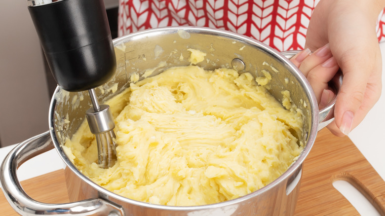 electric mixer beating mashed potatoes