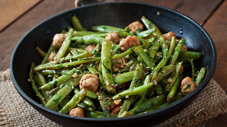 Chicken and green bean stir-fry