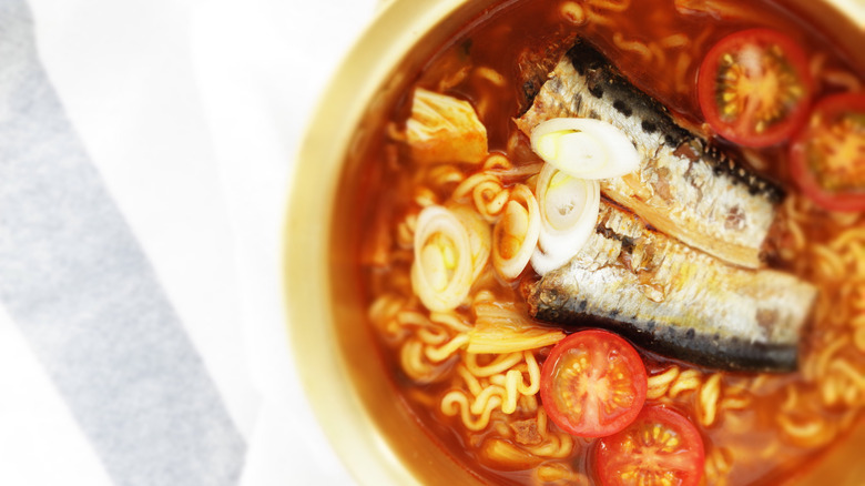 Instant ramen with sardines