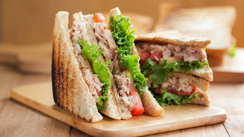 Canned tuna sandwich