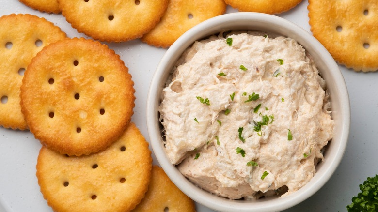 Creamy dip with canned tuna