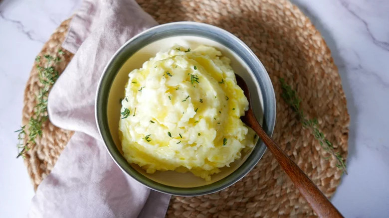 Mashed potatoes with herbs in bowl