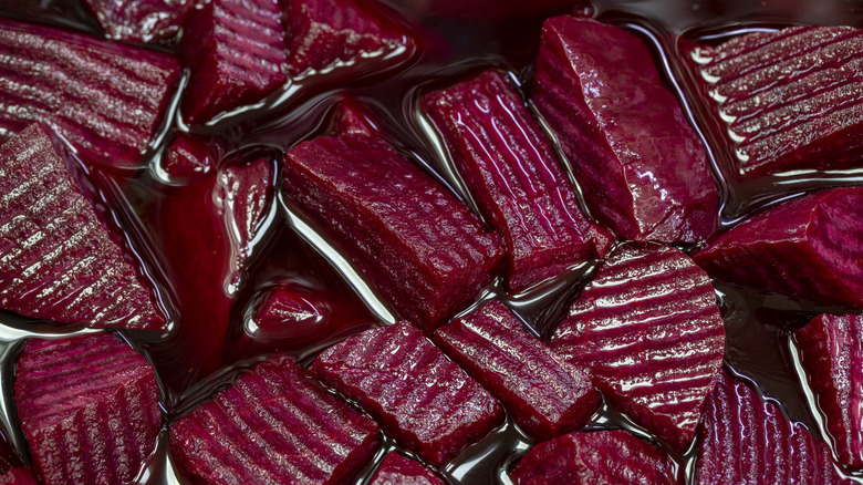 Pickled beets in juice