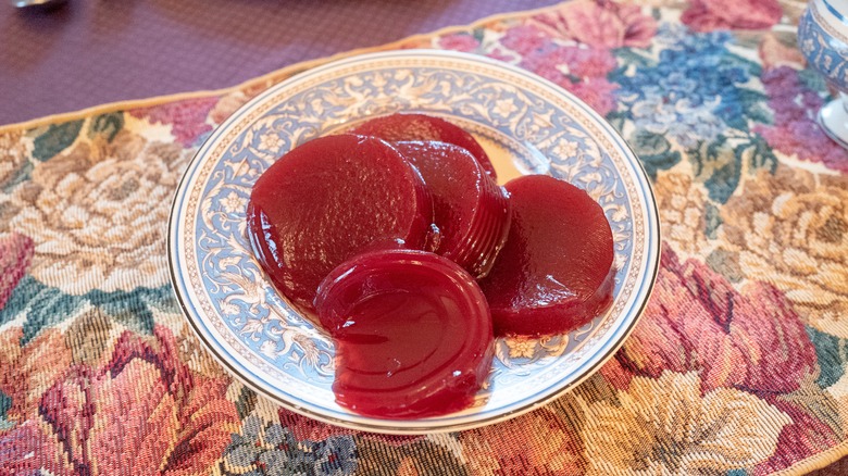 Canned cranberry sauce