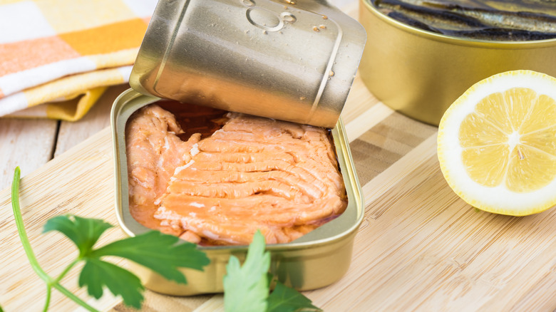 Canned smoked salmon filet