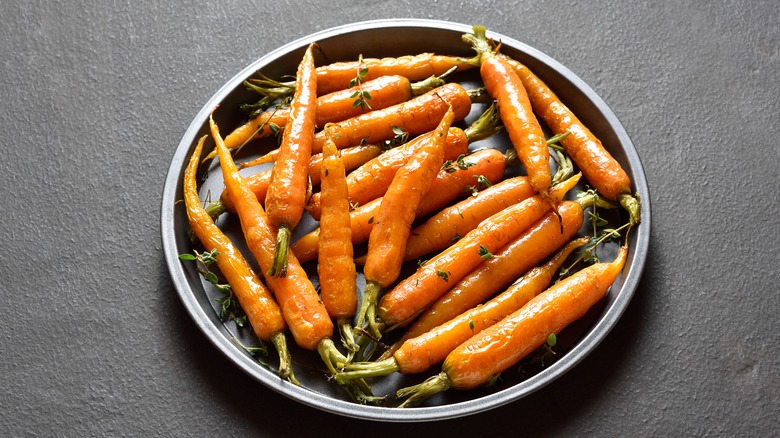 Plate of whole roasted carrtos