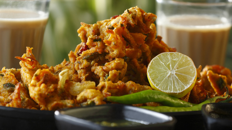 onion bhajis with lemon and sauce