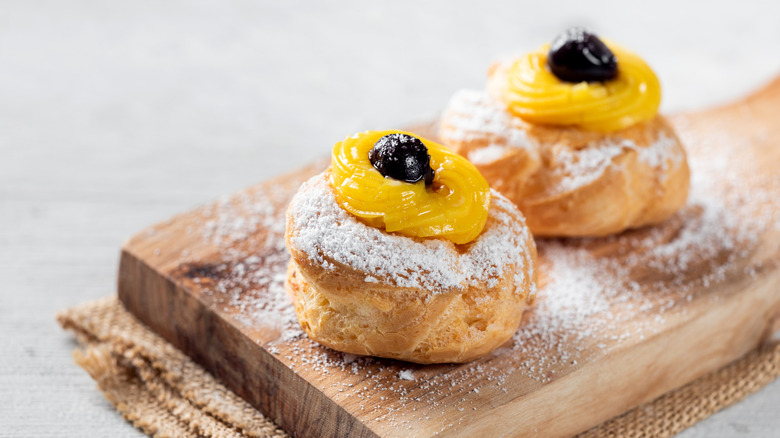 zeppole with fruit topping