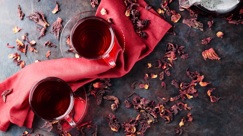 Hibiscus leaves and tea in glass