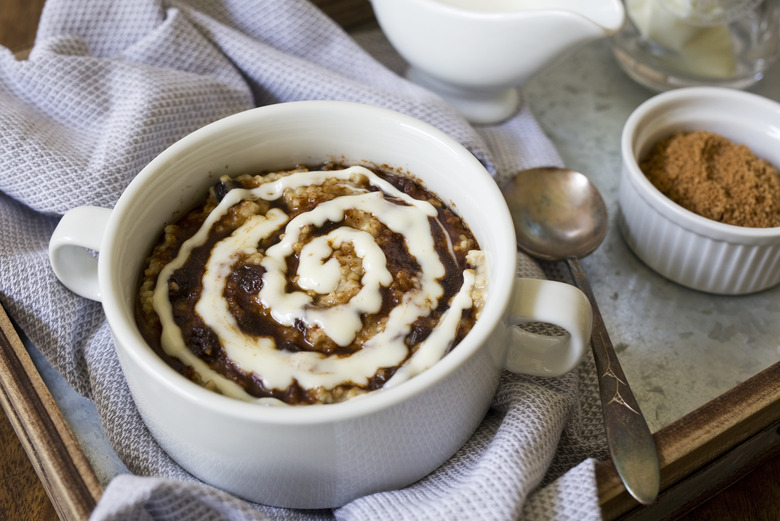 Pressure Cooker Cinnamon Roll Steel Cut Oats