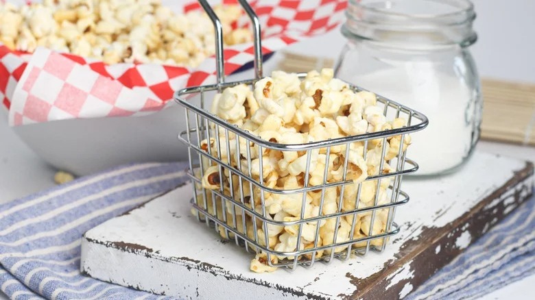 Basket of fresh kettle corn