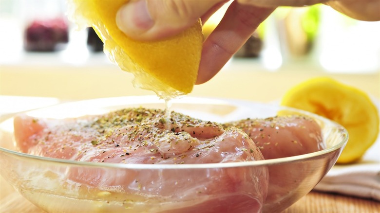 marinating chicken with lemon juice