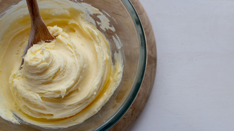 Buttercream frosting in bowl