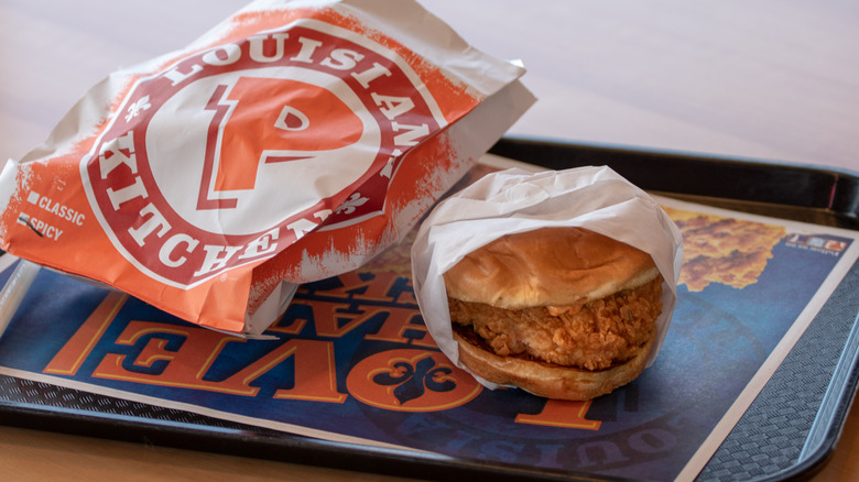 Popeye's crispy chicken sandwich