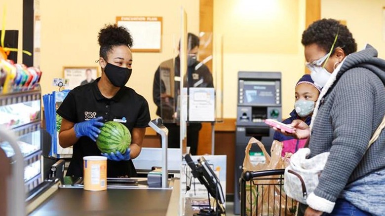 customer in check-out at Wegmans