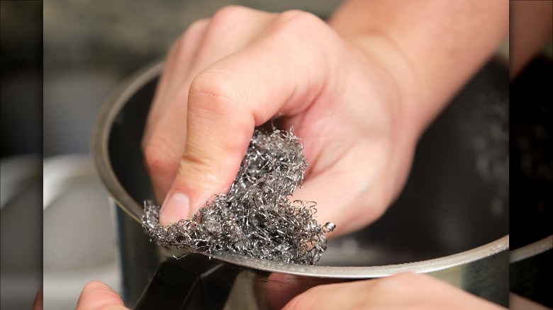 cleaning a stainless steel pan