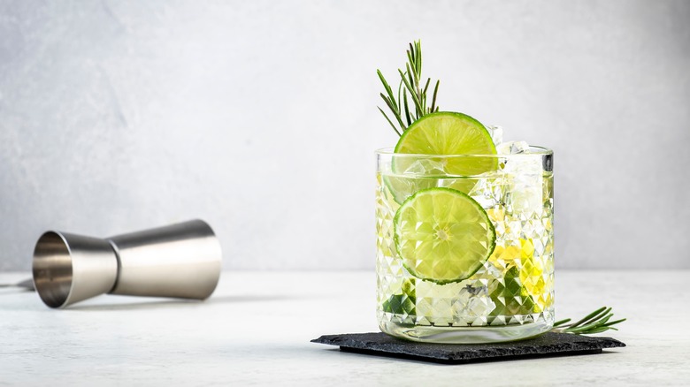 cocktail glass with lime slices