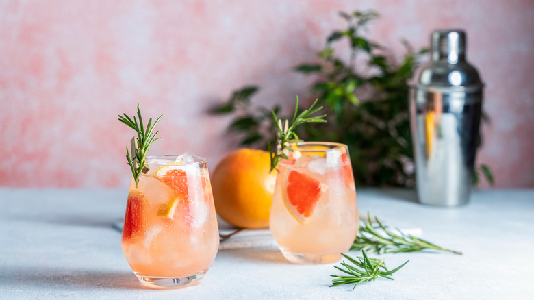 cocktail glass with grapefruit