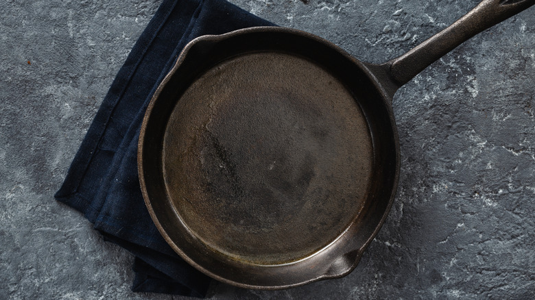 cast iron pan with towel