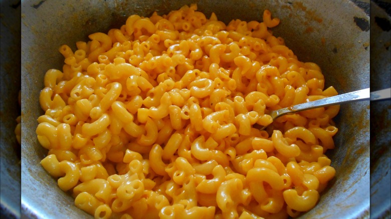 pot of mac and cheese