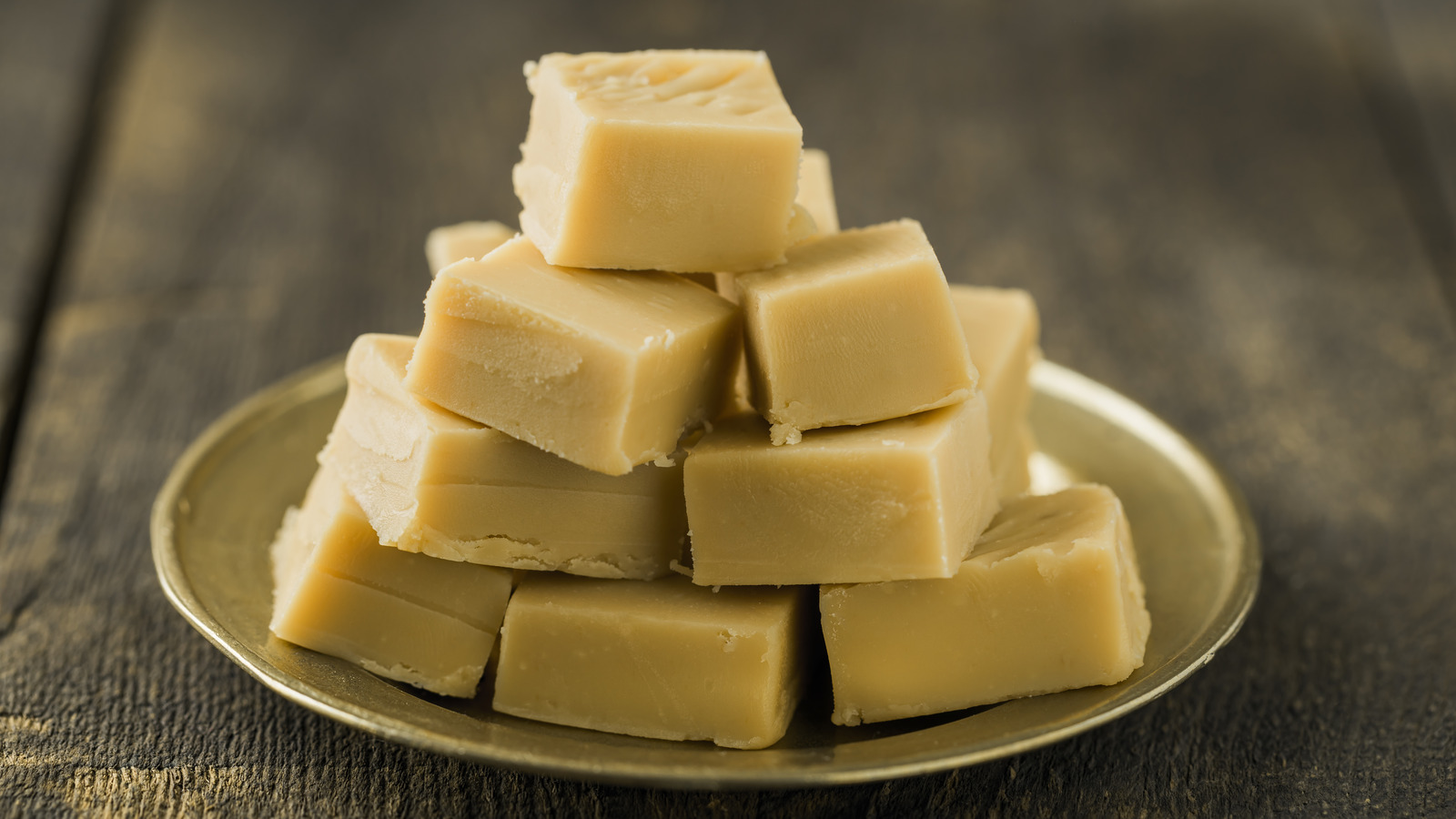 2 Ingredient Vanilla Fudge Is The Luscious Snack You Deserve