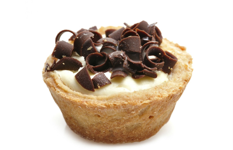 Turtle Cheesecake Cookie Cups