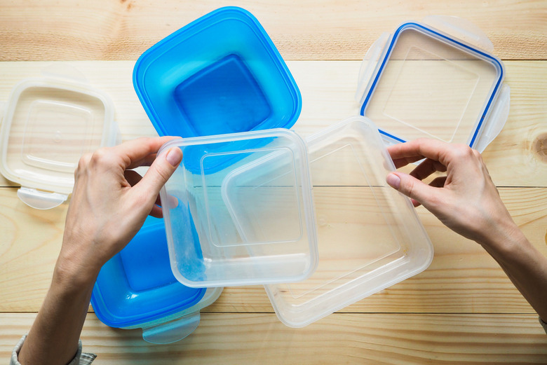  Don't use plastic containers