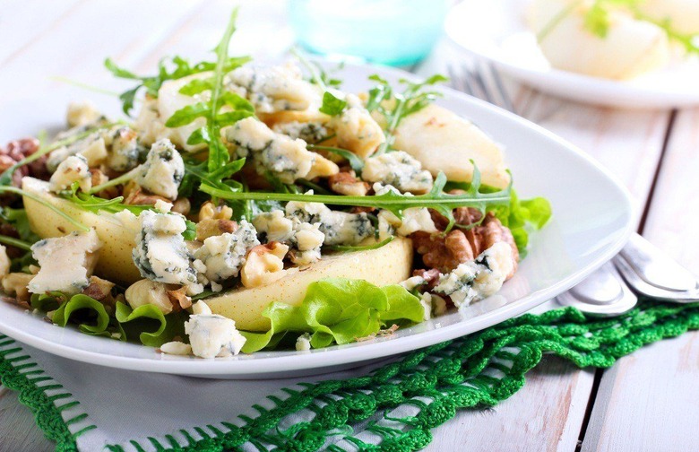 Pear, Spinach, and Blue Cheese Salad