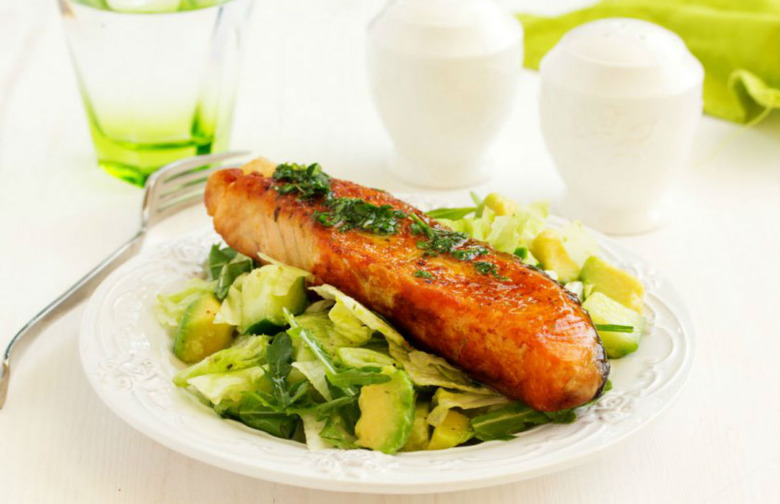 Grilled Salmon and Avocado Salad