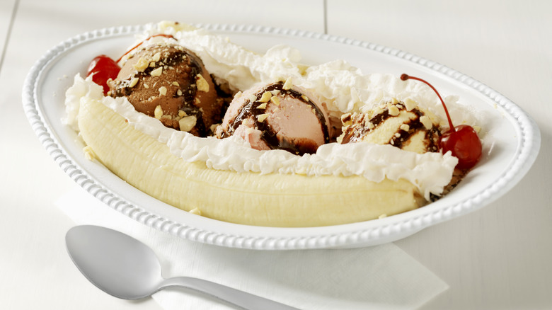 banana split dessert