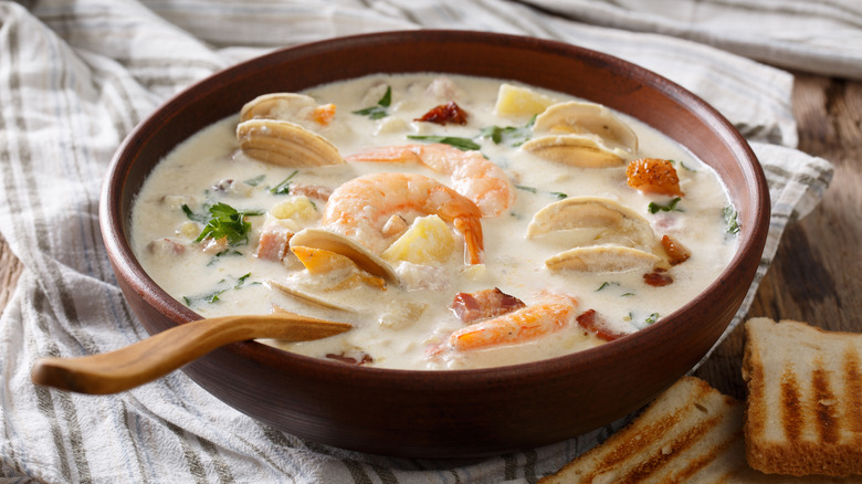 bowl of clam chowder