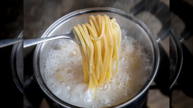 cooked spaghetti in boiling water