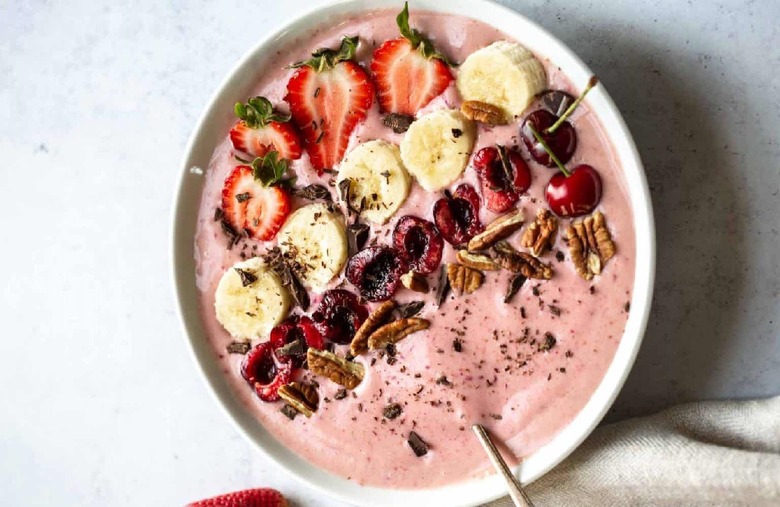 Cherry Cheesecake Smoothie Bowl