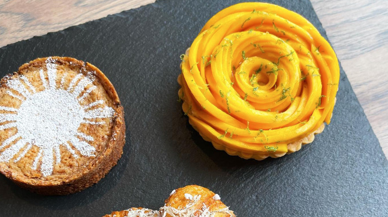 Mango tart