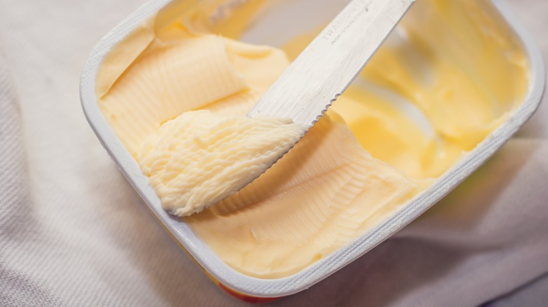 Tub of margarine spread