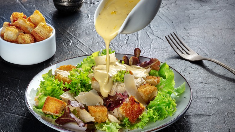 Salad with creamy dressing