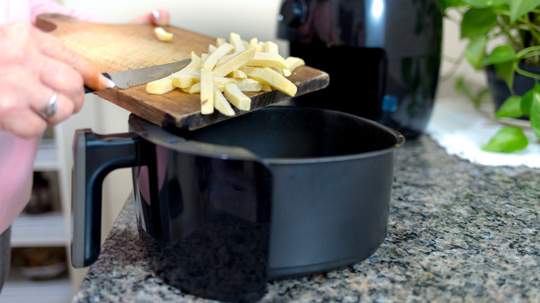 putting food in air fryer