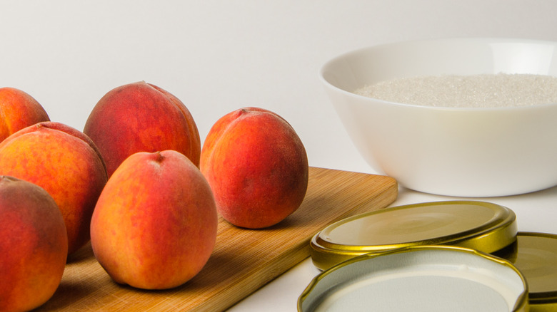 Fresh peaches with sugar