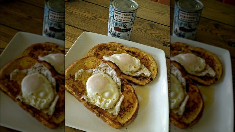 Eggs on toast with syrup