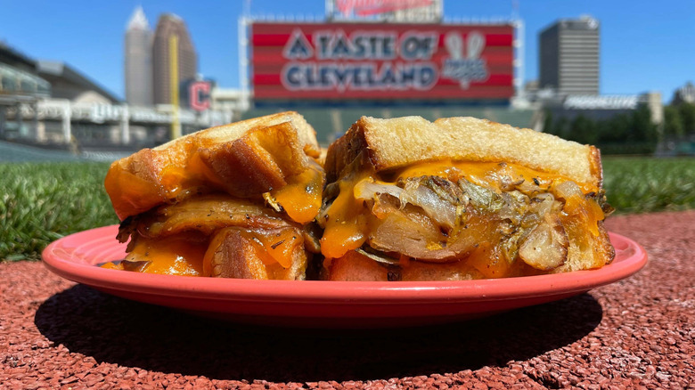 Pulled pork Macaroni Grilled Cheese