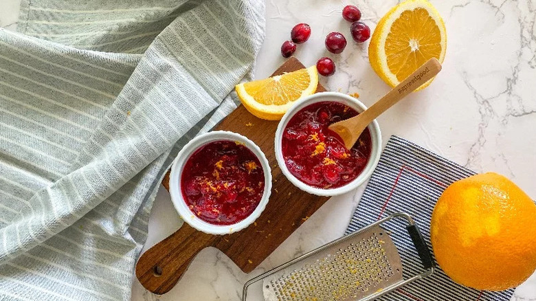 Cranberry sauce with fresh oranges