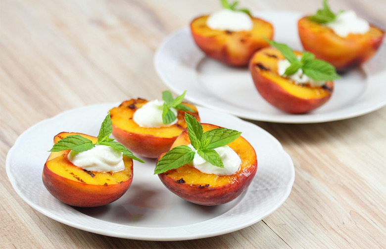 Grilled Peaches With Sweet Mint Mascarpone