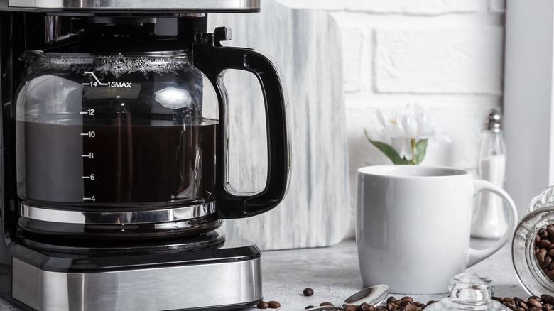 Drip coffee maker and mug