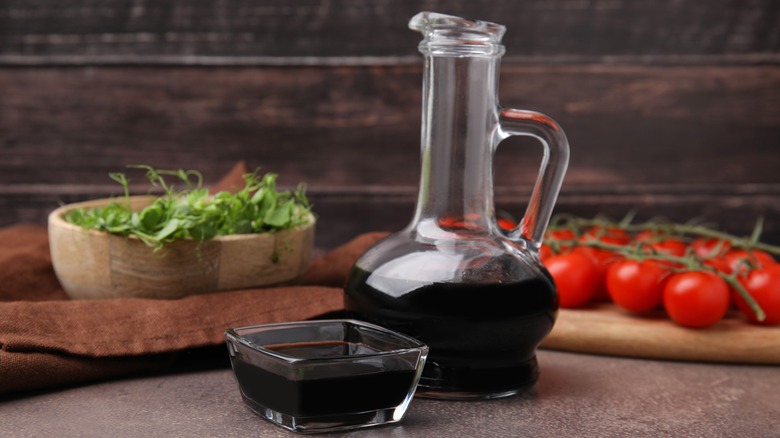 balsamic vinegar and tomatoes