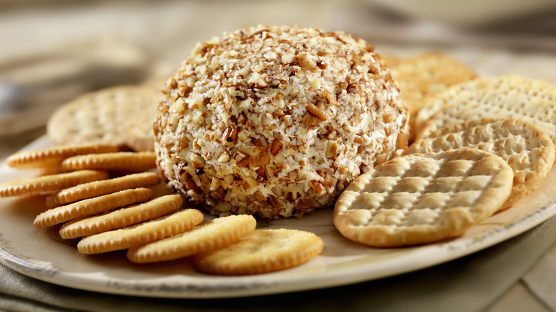 Cheese ball and crackers