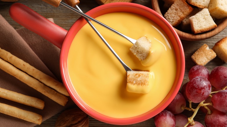 Fondue in red pot